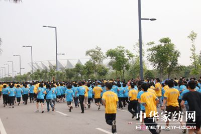 ��(m��ng)��ɯ����ӭ��һ���O�߱����L(ch��ng)��