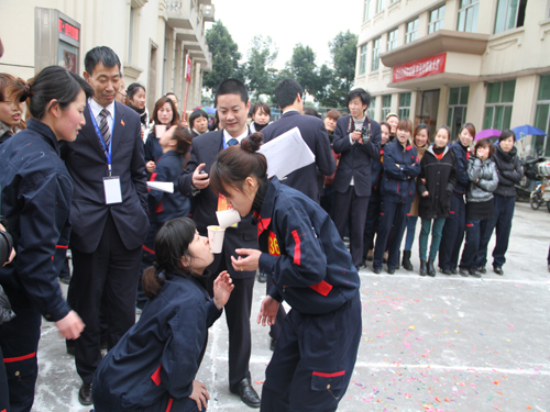 ʢ��F�e�kȤζ�\��(d��ng)��(hu�� )�c�������˹���