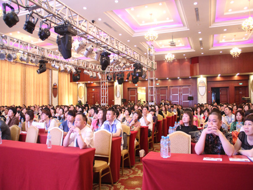 �Ϸ����2012����Ʒ�l(f��)����(hu�� )¡���e��