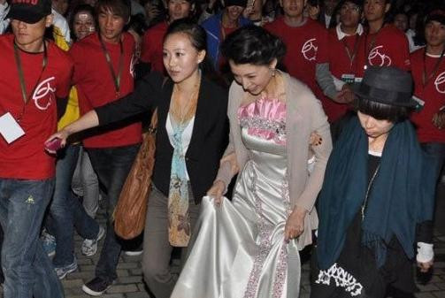 �R���P�I(l��ng)�10��Ů�Ǳ��S���(ch��ng)PK