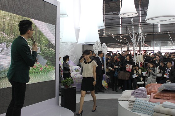 ����Ч��ϯ���Ҽ���չ��(hu�� )�٬F�߳�