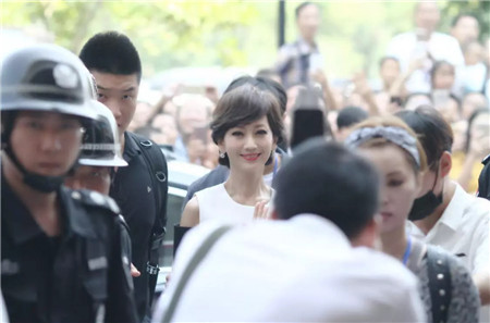 w֥@G಩ҼɼWR˹(zhun)u(mi)F(chng)