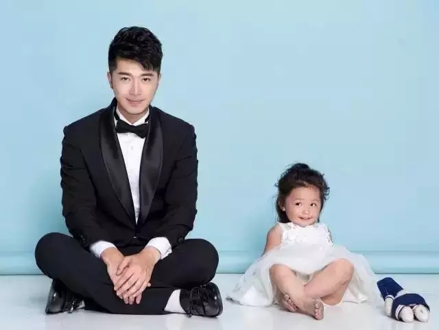 r(sh)OӋRFASHIONSHOWCASEz(hu )ɞ麼ݕr(sh)ƽ_