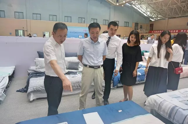 �Ҹ�������ζϯ����ͨ������������300���Ҽ��a(ch��n)Ʒ��Ů�����