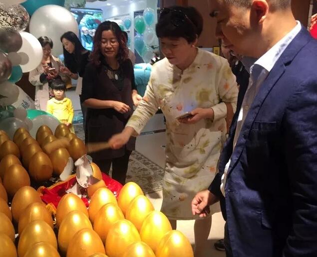 ���Լ�����ϯ˯�߹�|(zh��)�Pʢ�Ҽ������(hu�� )���f����˯�������x��