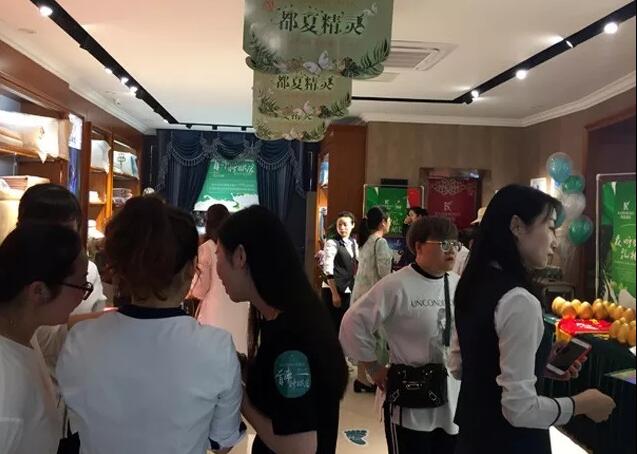 ���Լ�����ϯ˯�߹�|(zh��)�Pʢ�Ҽ������(hu�� )���f����˯�������x��