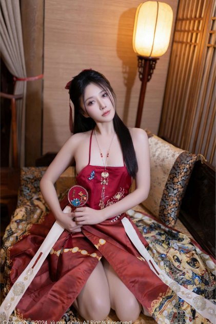 荡秋千的日本丰满内衣美女人体艺术摄影海报